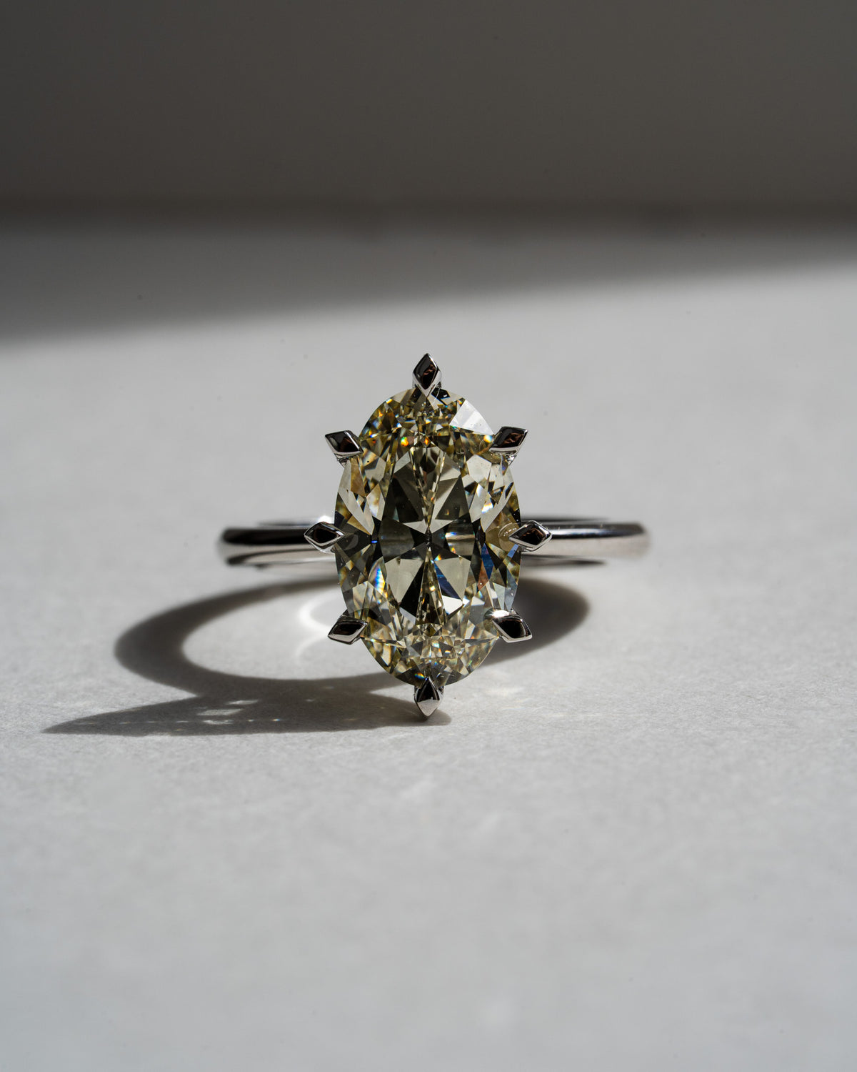 Champagne Oval with Kite Prongs