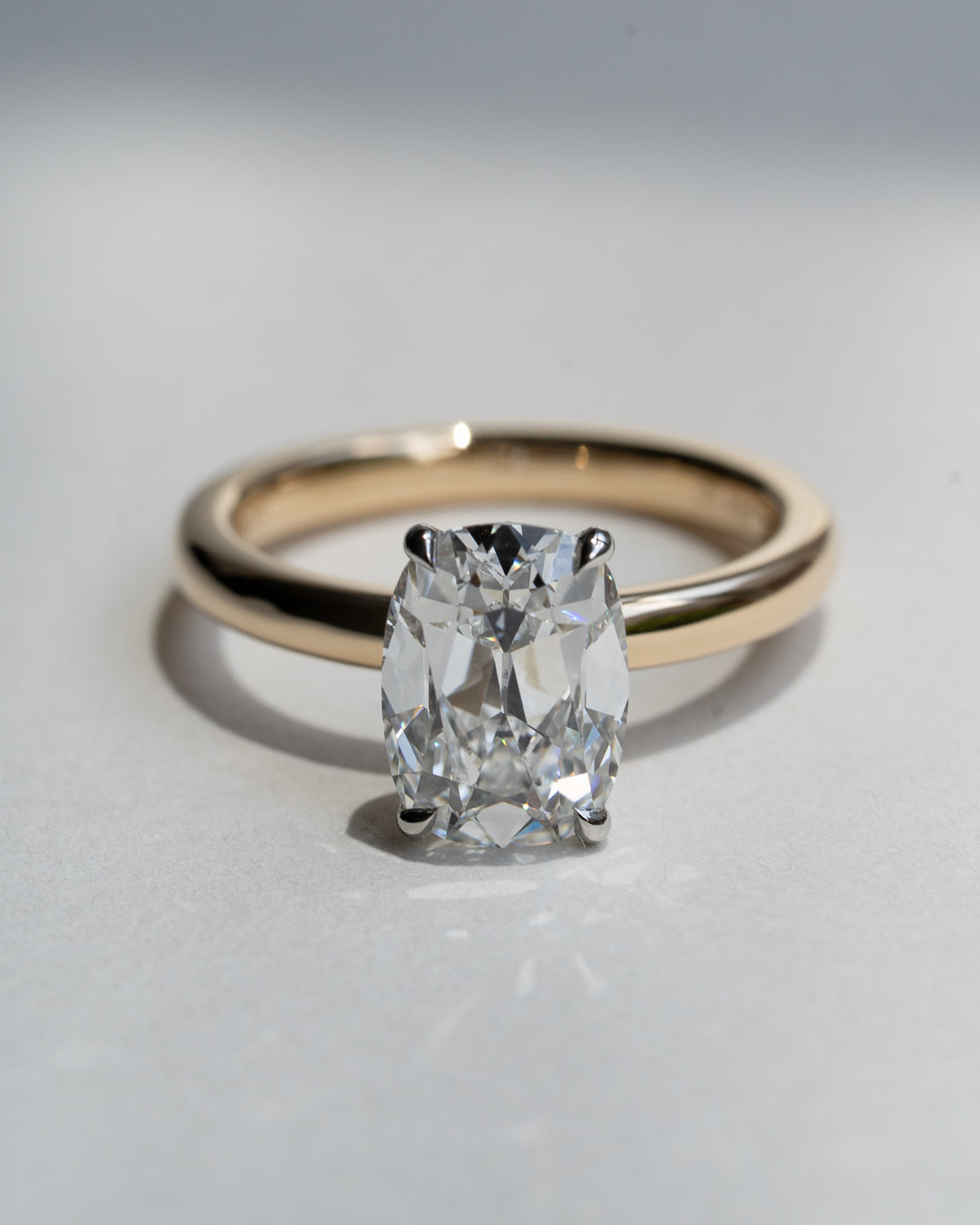 Old mine cut diamond with floral basket