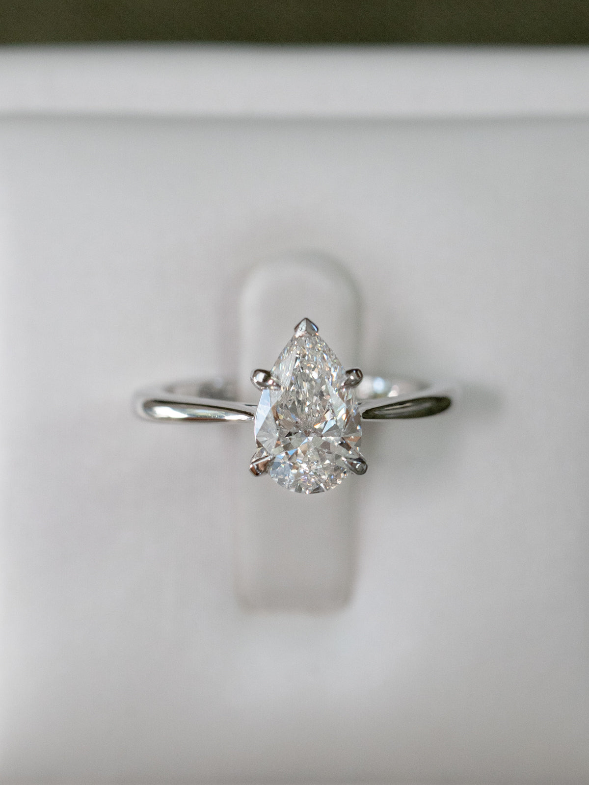 Pear Solitaire with V prong