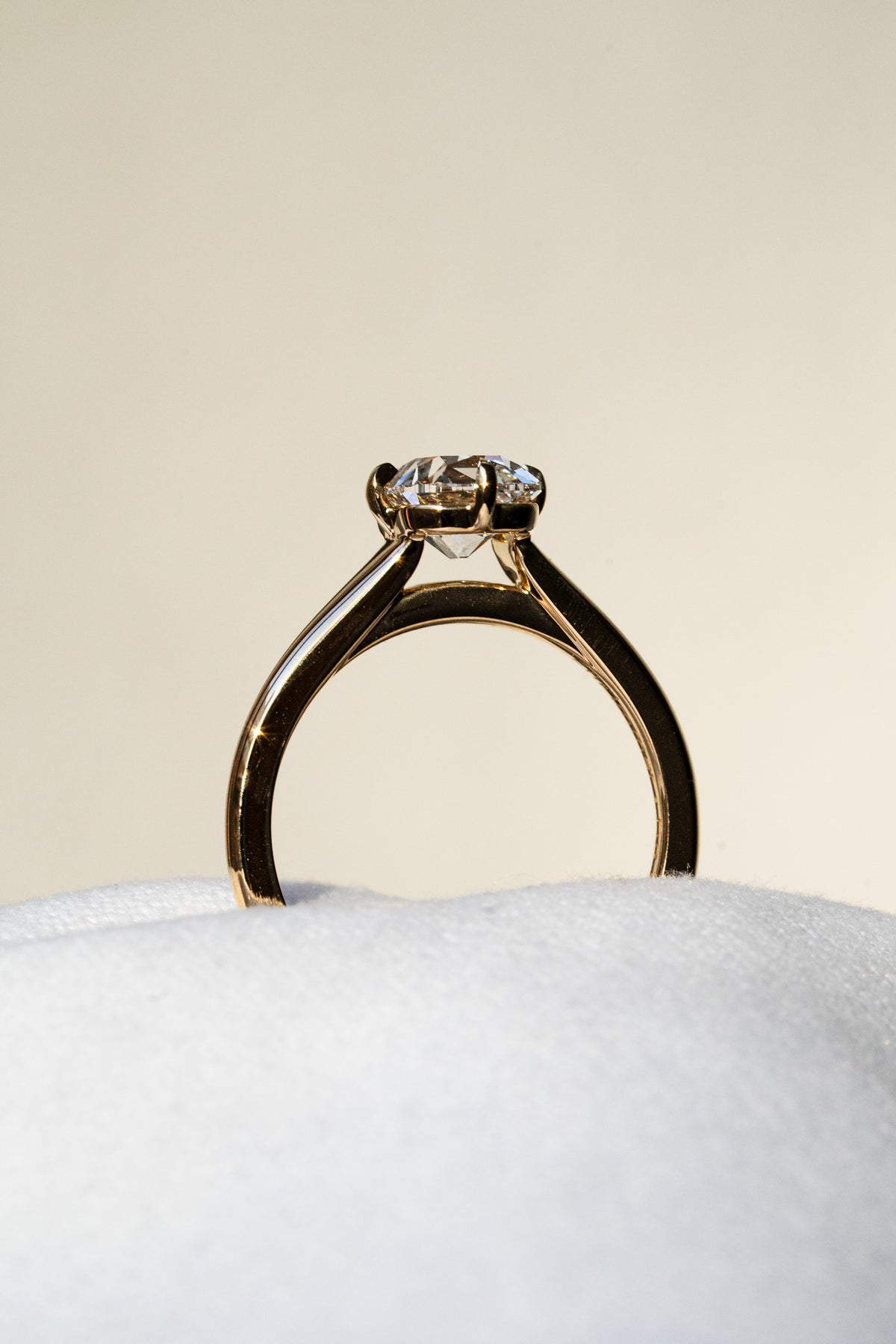 OMC cushion with reverse tapered band
